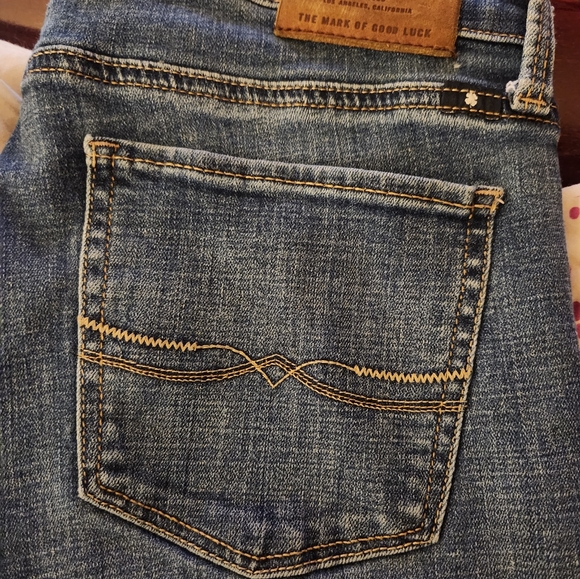 Lucky Jeans Charlie Skinny 4/27 says lucky you on fly like new - Picture 2 of 4